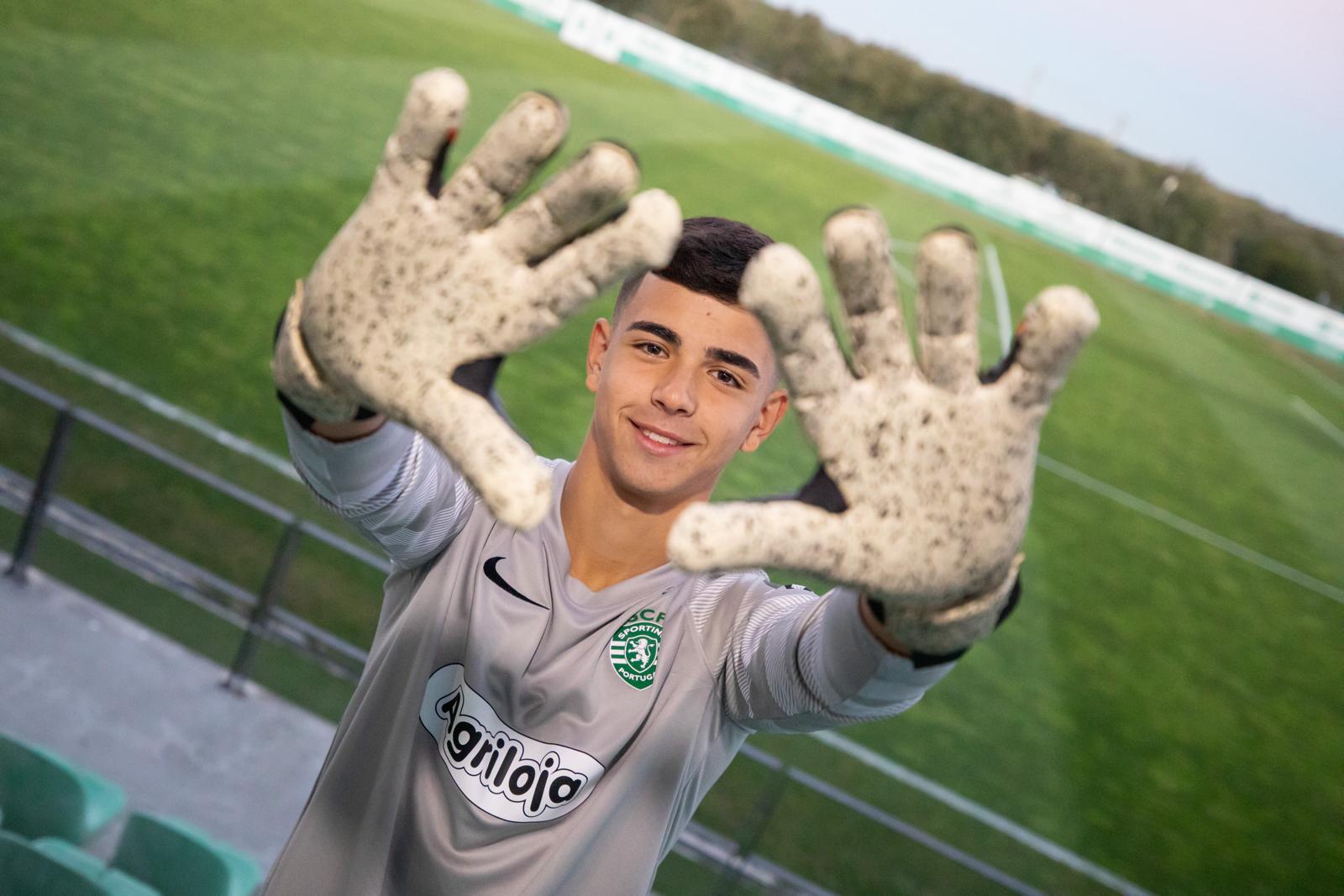 Contrato Profissional Miguel Gouveia