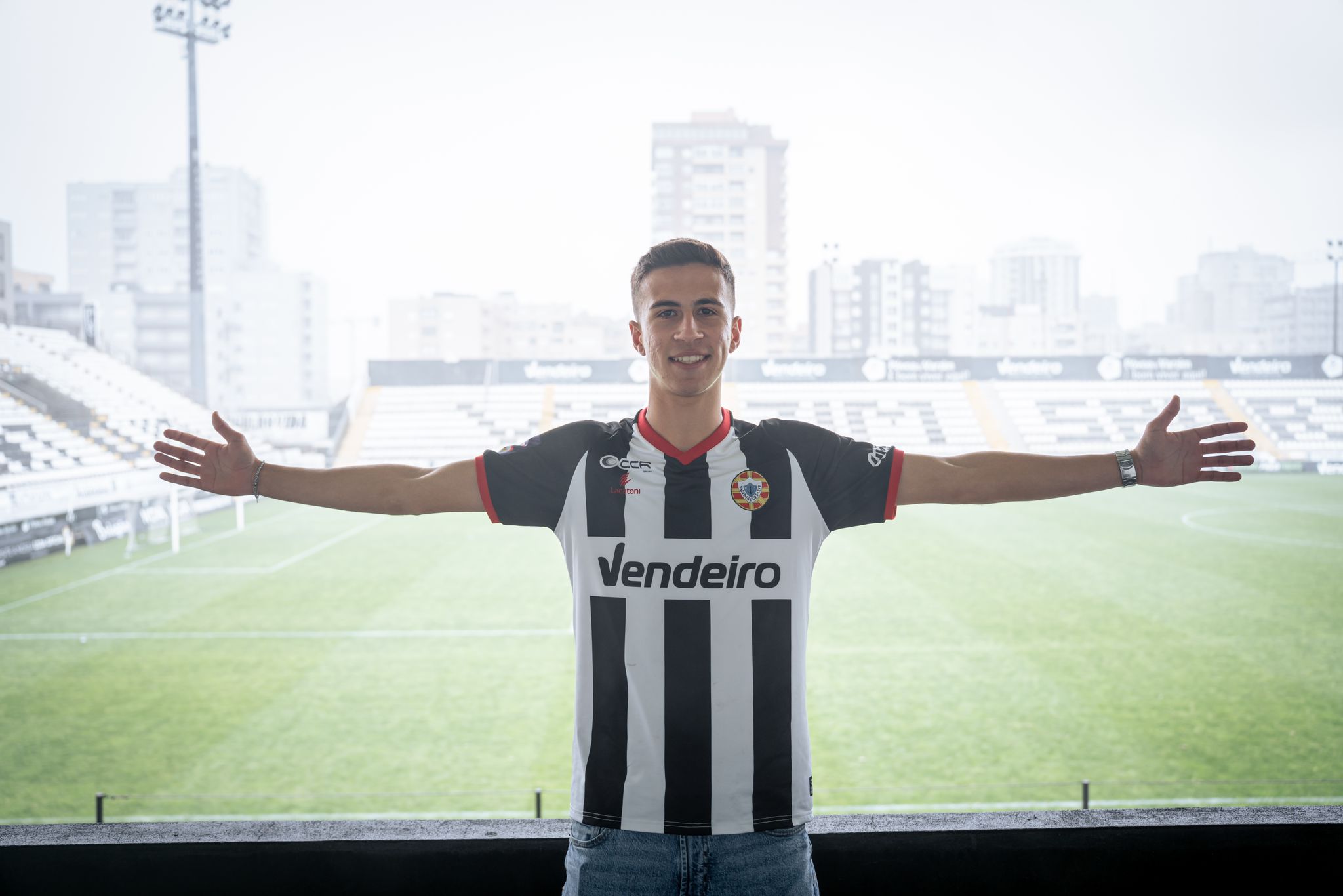 Contrato Profissional Miguel Vila Cova